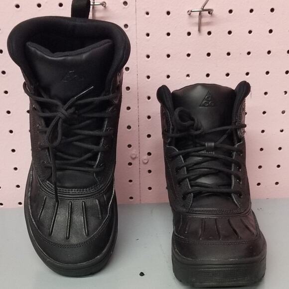 Nike Woodside 2 High ACG Boots
-Size 7Y - Picture 7 of 9